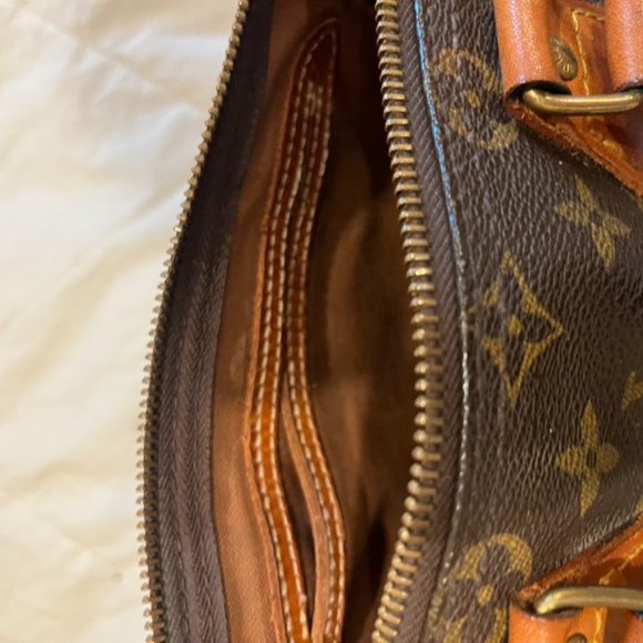 Louis Vuitton Bag - Picture 5 of 16